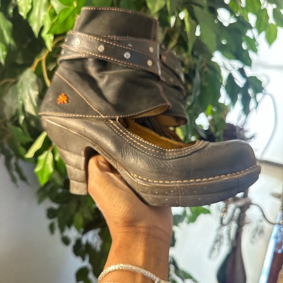 The art company Black Heeled Booties leather39 FEB $29 Sale! 🔥 - Picture 1 of 14